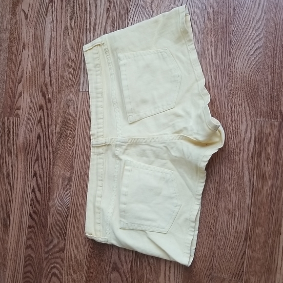 (30W) 2.1 Denim Yellow Summer Vacation Beach Cotton Blend Jean Shorts - Picture 9 of 9